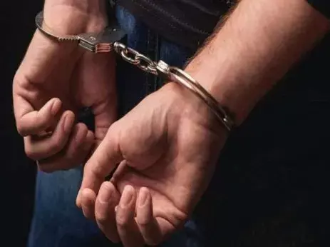 बुल्ली बाई ऐप मामले में मुंबई पुलिस ने की पहली गिरफ्तारी, संदिग्ध को बंगलुरु से पकड़ा बुल्ली बाई ऐप मामले में मुंबई पुलिस ने की पहली गिरफ्तारी, संदिग्ध को बंगलुरु से पकड़ा