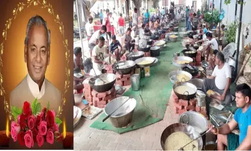 पूर्व मुख्यमंत्री कल्याण सिंह की तेरहवीं आज, भोजन तैयार करने में 1400 हलुवाई जुटे पूर्व मुख्यमंत्री कल्याण सिंह की तेरहवीं आज, भोजन तैयार करने में 1400 हलुवाई जुटे