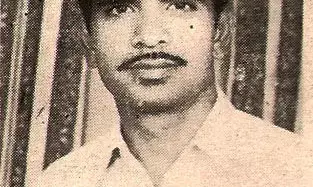 हम न हंस पा रहे हैं, न रो पा रहे  बेसुरा राग है, बस वही गा रहे ..