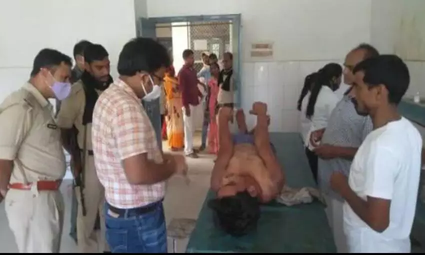 चोरी का आरोप लगाकर, 3 दिनों तक बनाया बंधक, रॉड से पीटाई के बाद करंट का दिया झटका, दो लोगों को पुलिस ने किया गिरफ्तार चोरी का आरोप लगाकर, 3 दिनों तक बनाया बंधक, रॉड से पीटाई के बाद करंट का दिया झटका, दो लोगों को पुलिस ने किया गिरफ्तार
