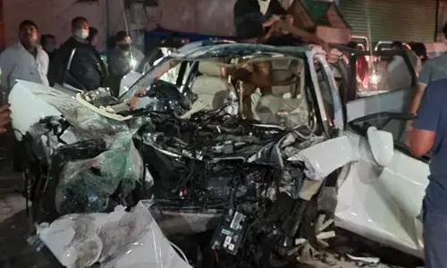 तेज रफ्तार ऑडी के पेड़ से टकराने से 7 की मौत, विधायक के बेटे और   पुत्र बहू की मौत तेज रफ्तार ऑडी के पेड़ से टकराने से 7 की मौत, विधायक के बेटे और   पुत्र बहू की मौत