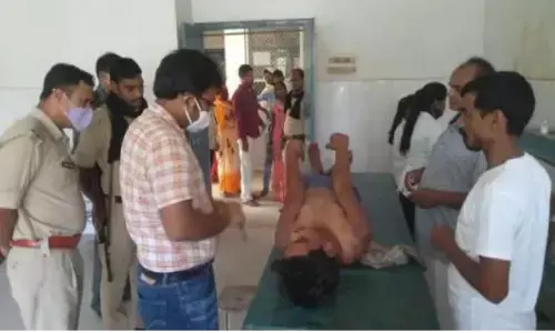 चोरी का आरोप लगाकर, 3 दिनों तक बनाया बंधक, रॉड से पीटाई के बाद करंट का दिया झटका, दो लोगों को पुलिस ने किया गिरफ्तार चोरी का आरोप लगाकर, 3 दिनों तक बनाया बंधक, रॉड से पीटाई के बाद करंट का दिया झटका, दो लोगों को पुलिस ने किया गिरफ्तार