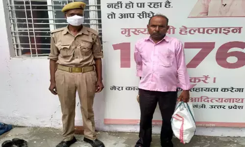 अवैध शराब व गांजा के साथ तस्कर गिरफ्तार अवैध शराब व गांजा के साथ तस्कर गिरफ्तार