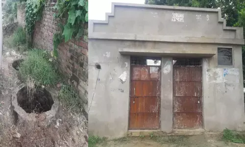 पाँच लाख के शौचालय में चार फुट का गड्ढा पाँच लाख के शौचालय में चार फुट का गड्ढा