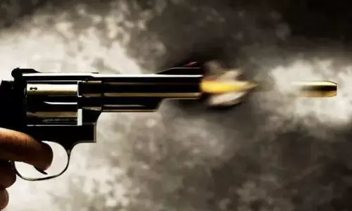 स्विगी के डिलीवरी बॉय ने होटल मालिक के सिर में मारी गोली स्विगी के डिलीवरी बॉय ने होटल मालिक के सिर में मारी गोली