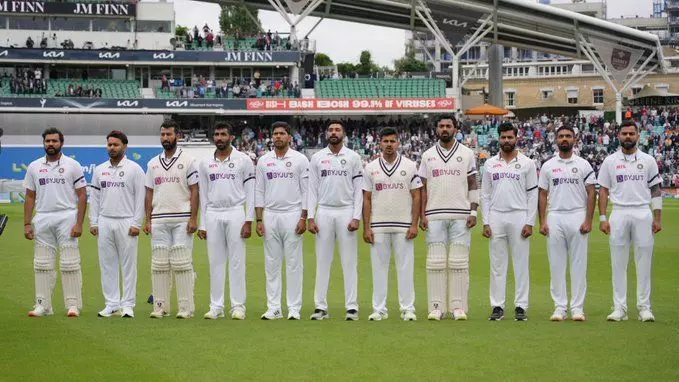 इंग्लैंड के खिलाफ चौथे टेस्ट में काली पट्टी बांधकर खेलने उतरी टीम इंडिया इंग्लैंड के खिलाफ चौथे टेस्ट में काली पट्टी बांधकर खेलने उतरी टीम इंडिया