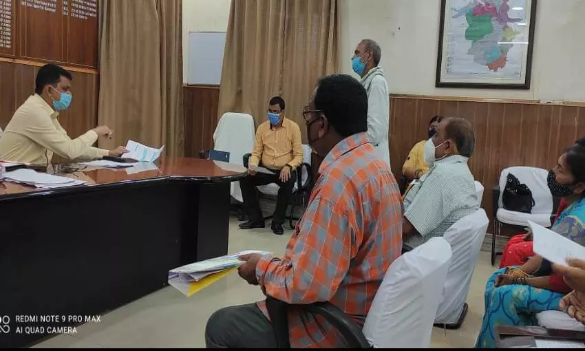 जनता दरबार मे डीएम ने सुनी फरियाद जनता दरबार मे डीएम ने सुनी फरियाद