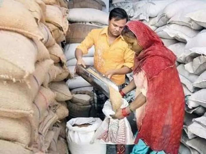 सरकार ने मुफ्त राशन पर लिया फैसला, जानिए कब तक मिलेगा फ्री नमक,रिफाइंड, गेहूं