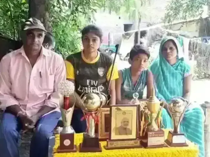 राइफल शूटिंग में चार बार की गोल्ड मेडल विजेता,अब सरकार से मदद की लगा रही गुहार राइफल शूटिंग में चार बार की गोल्ड मेडल विजेता,अब सरकार से मदद की लगा रही गुहार