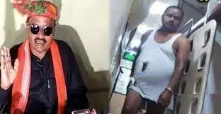 विधायक का ट्रेन के अंदर अंडरगारमेंट्स में घूमने का वीडियो वायरल,यात्रियों से की बदसलूकी विधायक का ट्रेन के अंदर अंडरगारमेंट्स में घूमने का वीडियो वायरल,यात्रियों से की बदसलूकी
