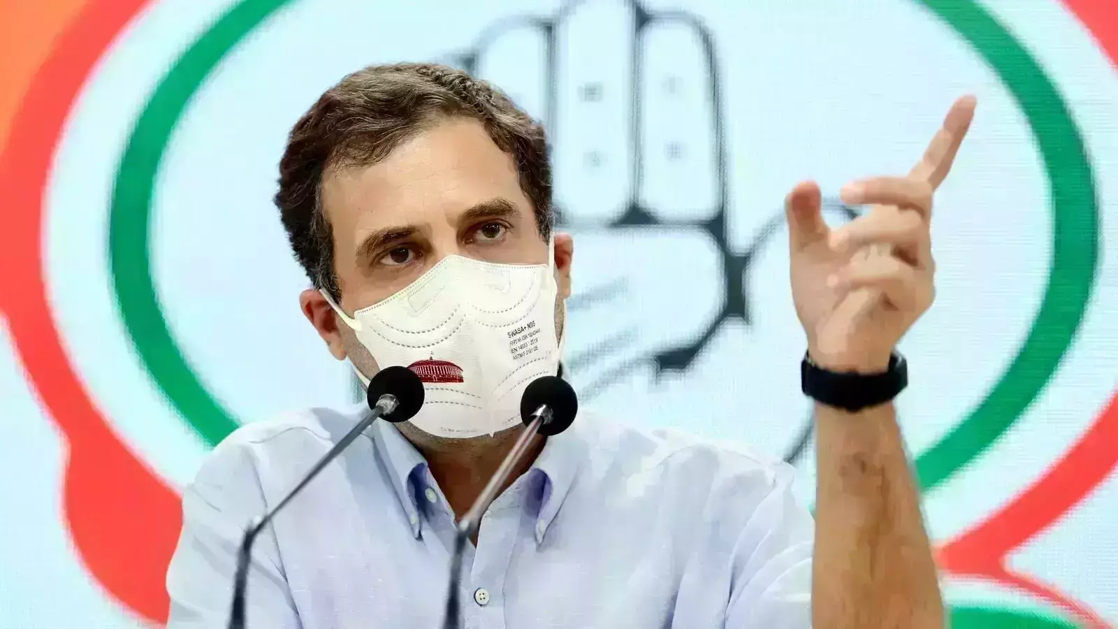 राहुल गांधी ने कहा, तुम हिंदू सिख ईसाई न मुसलमान के हो, बस मित्रों के हो, ना देश ना इंसान के हो. राहुल गांधी ने कहा, तुम हिंदू सिख ईसाई न मुसलमान के हो, बस मित्रों के हो, ना देश ना इंसान के हो.