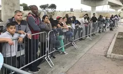 मैक्सिको के न्यायाधीश का कहना है कि शरण लेने के लिए मैक्सिको में जबरन प्रतीक्षा करना अवैध है मैक्सिको के न्यायाधीश का कहना है कि शरण लेने के लिए मैक्सिको में जबरन प्रतीक्षा करना अवैध है