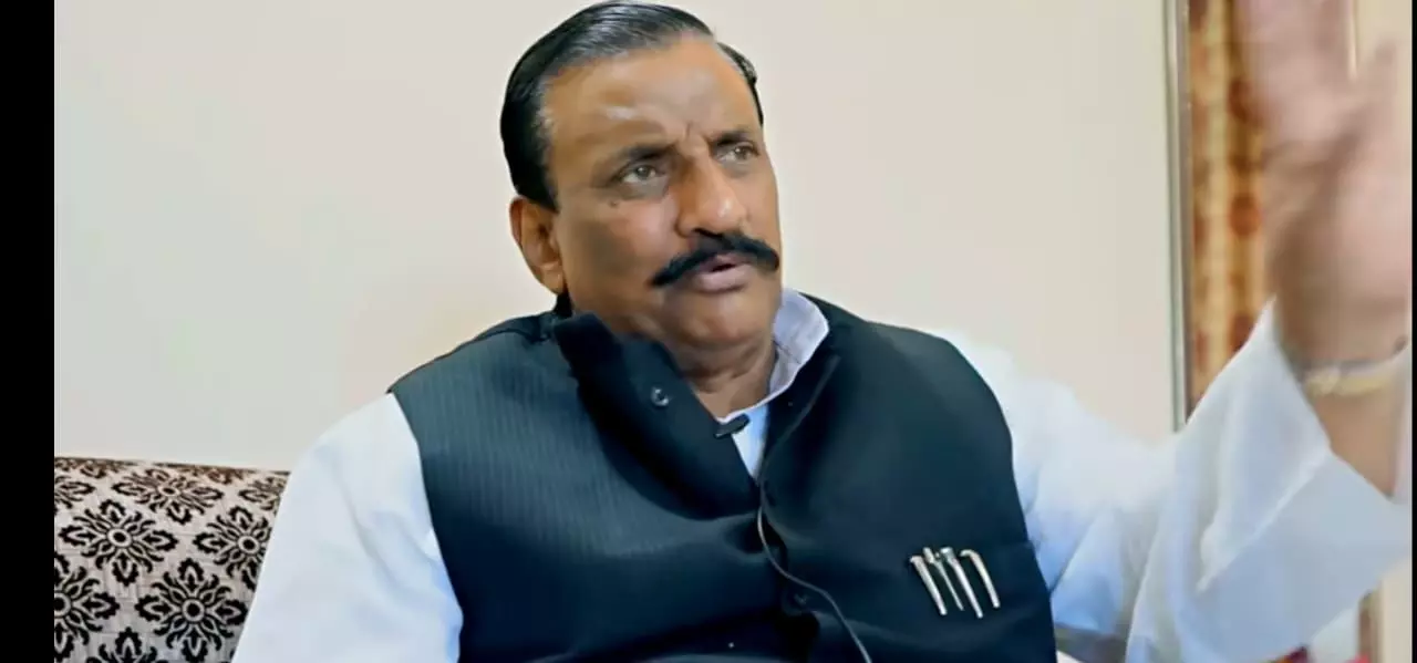 पूर्व सांसद हरिवंश सिंह पर धोखाधड़ी और धमकाने का मुकदमा दर्ज पूर्व सांसद हरिवंश सिंह पर धोखाधड़ी और धमकाने का मुकदमा दर्ज