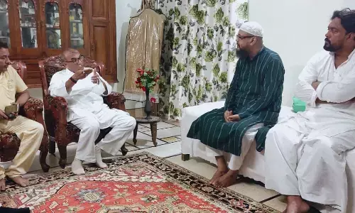 सुख-दुख बांटने पहुंचे सपा विधायक शैलेंद्र यादव ललई