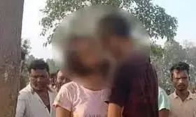 प्रेमी युगल ने फांसी लगाकर दी जान, लटकता मिला पेड़ से शव प्रेमी युगल ने फांसी लगाकर दी जान, लटकता मिला पेड़ से शव