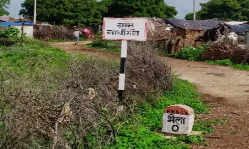 बाढ़ से मची थी तबाही, ग्रामीणों ने श्रमदान कर गांधी गांव का किया उद्धार