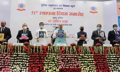 लोकतंत्र हमारे देश का और प्रजामन का स्वभाव है : गृह मंत्री अमित शाह लोकतंत्र हमारे देश का और प्रजामन का स्वभाव है : गृह मंत्री अमित शाह