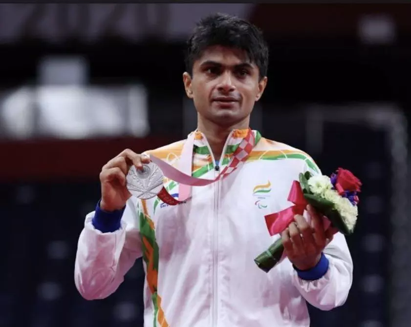 नोएडा डीएम ने रचा इतिहास पैरा ओलंपिक में जीता सिल्वर मेडल नोएडा डीएम ने रचा इतिहास पैरा ओलंपिक में जीता सिल्वर मेडल