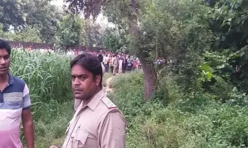 प्रेमिका की हत्या कर झाड़ियों फेका शव, ऐसे पकड़ में आया आरोपी प्रेमी, इसी मामले में चौकी प्रभारी समेत चार पुलिसकर्मी निलंबित प्रेमिका की हत्या कर झाड़ियों फेका शव, ऐसे पकड़ में आया आरोपी प्रेमी, इसी मामले में चौकी प्रभारी समेत चार पुलिसकर्मी निलंबित