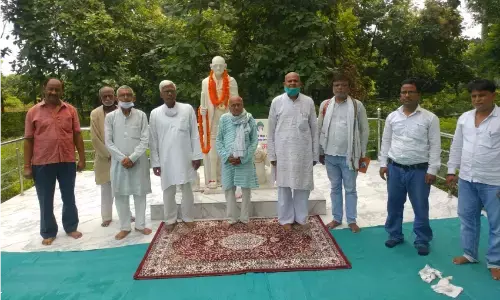 प्रशासन के गैर कानूनी रवैये के खिलाफ पीएम मोदी के संसदीय क्षेत्र में गांधीजनों ने किया उपवास