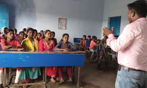 शिक्षक दिवस पर विशेष: कभी बाल मजदूर थे, अब गुरुजी बन कर जगा रहे हैं शिक्षा की अलख शिक्षक दिवस पर विशेष: कभी बाल मजदूर थे, अब गुरुजी बन कर जगा रहे हैं शिक्षा की अलख