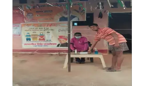 काली पट्टी बांधकर कोटेदारों ने किया राशन का वितरण काली पट्टी बांधकर कोटेदारों ने किया राशन का वितरण