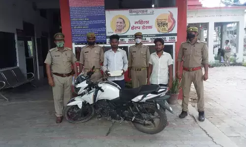 बाइक व चार बम के साथ अंतर्जनपदीय बदमाश गिरफ्तार बाइक व चार बम के साथ अंतर्जनपदीय बदमाश गिरफ्तार