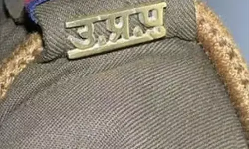 दारोगा सहित 4 पुलिसकर्मी बिना वर्दी के मिले, एसपी ने किया सस्पेंड दारोगा सहित 4 पुलिसकर्मी बिना वर्दी के मिले, एसपी ने किया सस्पेंड