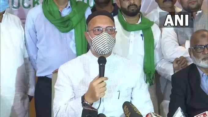 अतीक अहमद की पत्नी ने ज्वॉइन किया AIMIM, ओवैसी ने दिलाई सदस्यता