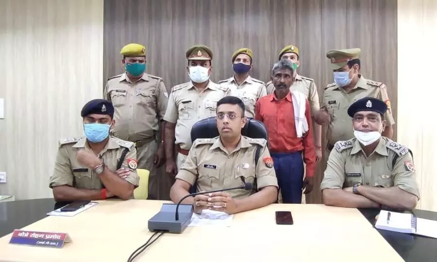 कासगंज पुलिस ने किया दो वर्ष पुरानी घटना का बड़ा खुलासा, 2019 में सनसनीखेज हत्या की घटना में मृतक का भाई ही निकला हत्यारा कासगंज पुलिस ने किया दो वर्ष पुरानी घटना का बड़ा खुलासा, 2019 में सनसनीखेज हत्या की घटना में मृतक का भाई ही निकला हत्यारा