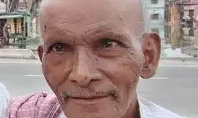 ईमानदारी से खुश होकर इंदिरा ने उन्हें 20 एकड़ दी थी जमीन, 40 साल तक इंतजार कर चल बसे खेदारू, पत्नी ने कहा-पति के त ईमानदारी के भूत सवार रहे, जाके इंदिरा जी के गगरी दे अयलन ईमानदारी से खुश होकर इंदिरा ने उन्हें 20 एकड़ दी थी जमीन, 40 साल तक इंतजार कर चल बसे खेदारू, पत्नी ने कहा-पति के त ईमानदारी के भूत सवार रहे, जाके इंदिरा जी के गगरी दे अयलन