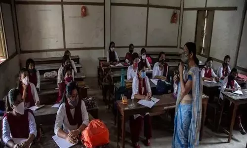 नैनीताल के जवाहर नवोदय स्कूल में एक साथ 85 छात्र मिले कोविड पॉजिटिव नैनीताल के जवाहर नवोदय स्कूल में एक साथ 85 छात्र मिले कोविड पॉजिटिव