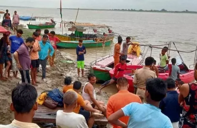विंध्याचल में बड़ा हादसा: गंगा में नाव पटलने से तीन बच्चों समेत छह डूबे,  दर्शन करने आया था परिवार