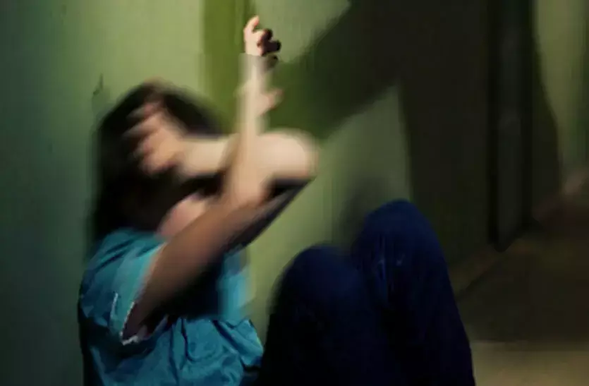 рдирд╛рдмрд╛рд▓рд┐рдЧ рд▓рдбрд╝рдХреА рдХреЗ рд╕рд╛рде 13 рд▓реЛрдЧреЛрдВ рдиреЗ рдХрд┐рдпрд╛ рд░реЗрдк, рдмрд╛рд░реА-рдмрд╛рд░реА рд╕реЗ рдмрдирд╛рдпрд╛ рд╣рд╡рд╕ рдХрд╛ рд╢рд┐рдХрд╛рд░ рдирд╛рдмрд╛рд▓рд┐рдЧ рд▓рдбрд╝рдХреА рдХреЗ рд╕рд╛рде 13 рд▓реЛрдЧреЛрдВ рдиреЗ рдХрд┐рдпрд╛ рд░реЗрдк, рдмрд╛рд░реА-рдмрд╛рд░реА рд╕реЗ рдмрдирд╛рдпрд╛ рд╣рд╡рд╕ рдХрд╛ рд╢рд┐рдХрд╛рд░