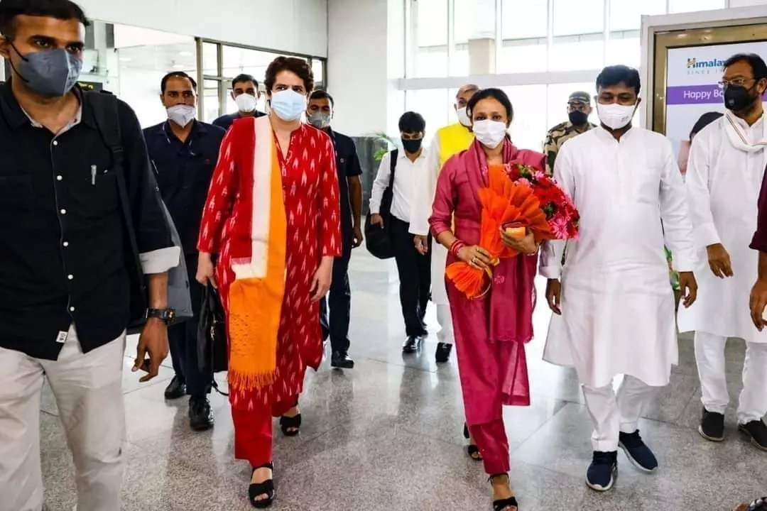 यूपी के दो दिवसीय दौरे पर लखनऊ पहुंची प्रियंका गांधी, इन मुद्दों पर होगा मेगा मंथन यूपी के दो दिवसीय दौरे पर लखनऊ पहुंची प्रियंका गांधी, इन मुद्दों पर होगा मेगा मंथन