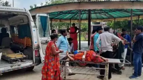 श्रद्धालुओं से भरी ट्राली पलटी, 20 घायल,पांच की हालत गंभीर श्रद्धालुओं से भरी ट्राली पलटी, 20 घायल,पांच की हालत गंभीर