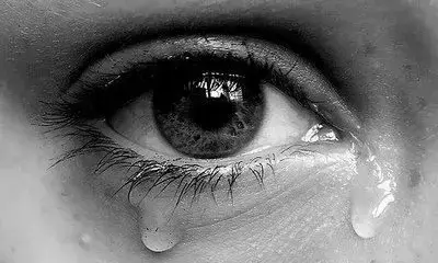 हालातों के मारे आँसू,  मेरे और तुम्हारे आँसू !!