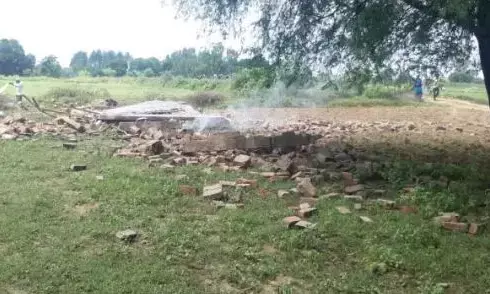 पटाखा फैक्ट्री में धमाका, कारखाना मालिक के बेटे के पैर के चीथड़े उड़े पटाखा फैक्ट्री में धमाका, कारखाना मालिक के बेटे के पैर के चीथड़े उड़े