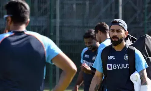 IND vs ENG: टीम इंडिया के एक और सपोर्ट स्टाफ को हुआ कोरोना, रोकी गई आज की ट्रेनिंग IND vs ENG: टीम इंडिया के एक और सपोर्ट स्टाफ को हुआ कोरोना, रोकी गई आज की ट्रेनिंग