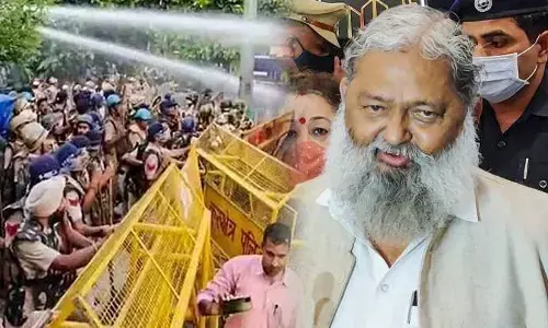 हरियाणा के गृह मंत्री विज बोले- करनाल घटना की जांच करेंगे, किसान दोषी पाए गए तो उनके खिलाफ भी कार्रवाई करेंगे हरियाणा के गृह मंत्री विज बोले- करनाल घटना की जांच करेंगे, किसान दोषी पाए गए तो उनके खिलाफ भी कार्रवाई करेंगे