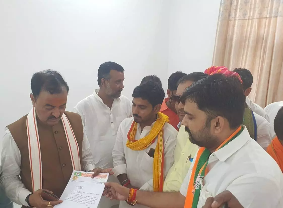 उपमुख्यमंत्री को भिटौरा ब्लॉक प्रमुख ने सौंपा ज्ञापन उपमुख्यमंत्री को भिटौरा ब्लॉक प्रमुख ने सौंपा ज्ञापन