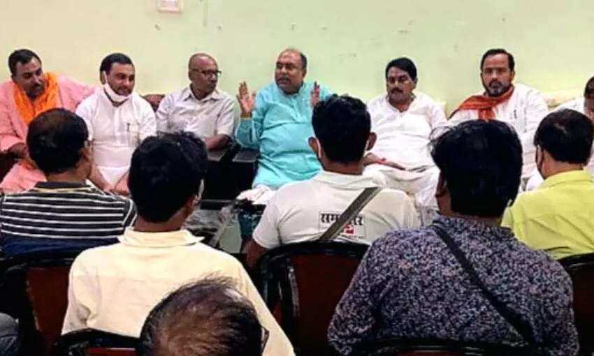 भाजपा किसान मोर्चा के प्रदेशाध्यक्ष बोले- जो लोग किसान आंदोलन में बैठे है वो किसान नही है वो कुछ.... भाजपा किसान मोर्चा के प्रदेशाध्यक्ष बोले- जो लोग किसान आंदोलन में बैठे है वो किसान नही है वो कुछ....