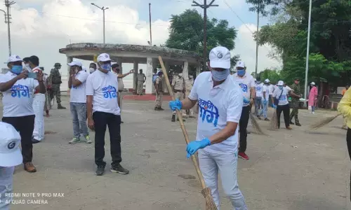 नमामि गंगे स्वच्छता अभियान का शुभारंभ नमामि गंगे स्वच्छता अभियान का शुभारंभ