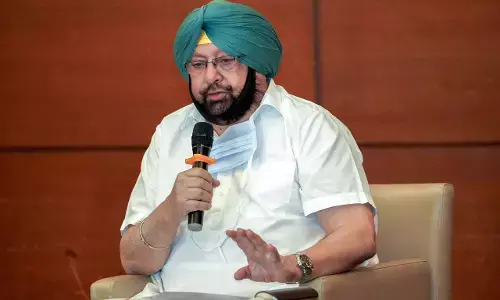 CM अमरिंदर का बड़ा ऐलान, कोरोना वैक्सीन की एक भी डोज नहीं लेने वाले सरकारी कर्मियों को छुट्टी पर भेजेंगे CM अमरिंदर का बड़ा ऐलान, कोरोना वैक्सीन की एक भी डोज नहीं लेने वाले सरकारी कर्मियों को छुट्टी पर भेजेंगे