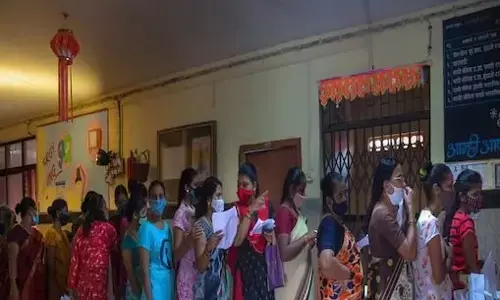 कोरोना अपडेट : देश में पिछले 24 घंटों में आए कोरोना के 40 हजार से कम मामले, हुई 260 लोगों की मौत कोरोना अपडेट : देश में पिछले 24 घंटों में आए कोरोना के 40 हजार से कम मामले, हुई 260 लोगों की मौत