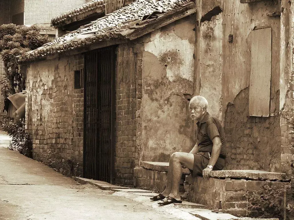 जिन्दगी मुझे खुद वापिस बुलाने लगी है.. जिन्दगी मुझे खुद वापिस बुलाने लगी है..