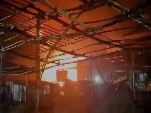 महाराष्ट्र के पालघर में इंडस्ट्रियल एरिया में भीषण आग लगी, पेंट और केमिकल बनाने वाली फैक्ट्री जलकर खाक महाराष्ट्र के पालघर में इंडस्ट्रियल एरिया में भीषण आग लगी, पेंट और केमिकल बनाने वाली फैक्ट्री जलकर खाक