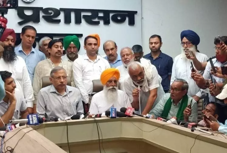 करनाल में धरना खत्म, न्यायिक जांच होगी, लाठीचार्ज में जान गंवाने वाले किसान के परिजनों को मिलेगी नौकरी; SDM की होगी छुट्टी! करनाल में धरना खत्म, न्यायिक जांच होगी, लाठीचार्ज में जान गंवाने वाले किसान के परिजनों को मिलेगी नौकरी; SDM की होगी छुट्टी!