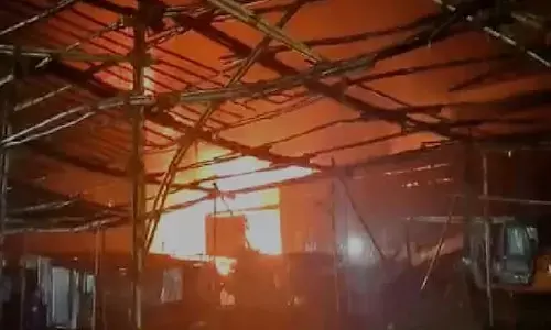 महाराष्ट्र के पालघर में इंडस्ट्रियल एरिया में भीषण आग लगी, पेंट और केमिकल बनाने वाली फैक्ट्री जलकर खाक महाराष्ट्र के पालघर में इंडस्ट्रियल एरिया में भीषण आग लगी, पेंट और केमिकल बनाने वाली फैक्ट्री जलकर खाक