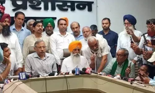 करनाल में धरना खत्म, न्यायिक जांच होगी, लाठीचार्ज में जान गंवाने वाले किसान के परिजनों को मिलेगी नौकरी; SDM की होगी छुट्टी! करनाल में धरना खत्म, न्यायिक जांच होगी, लाठीचार्ज में जान गंवाने वाले किसान के परिजनों को मिलेगी नौकरी; SDM की होगी छुट्टी!